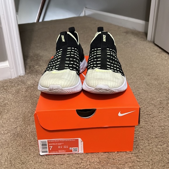Women’s Nike react phantom run FK 2 - Picture 2 of 9